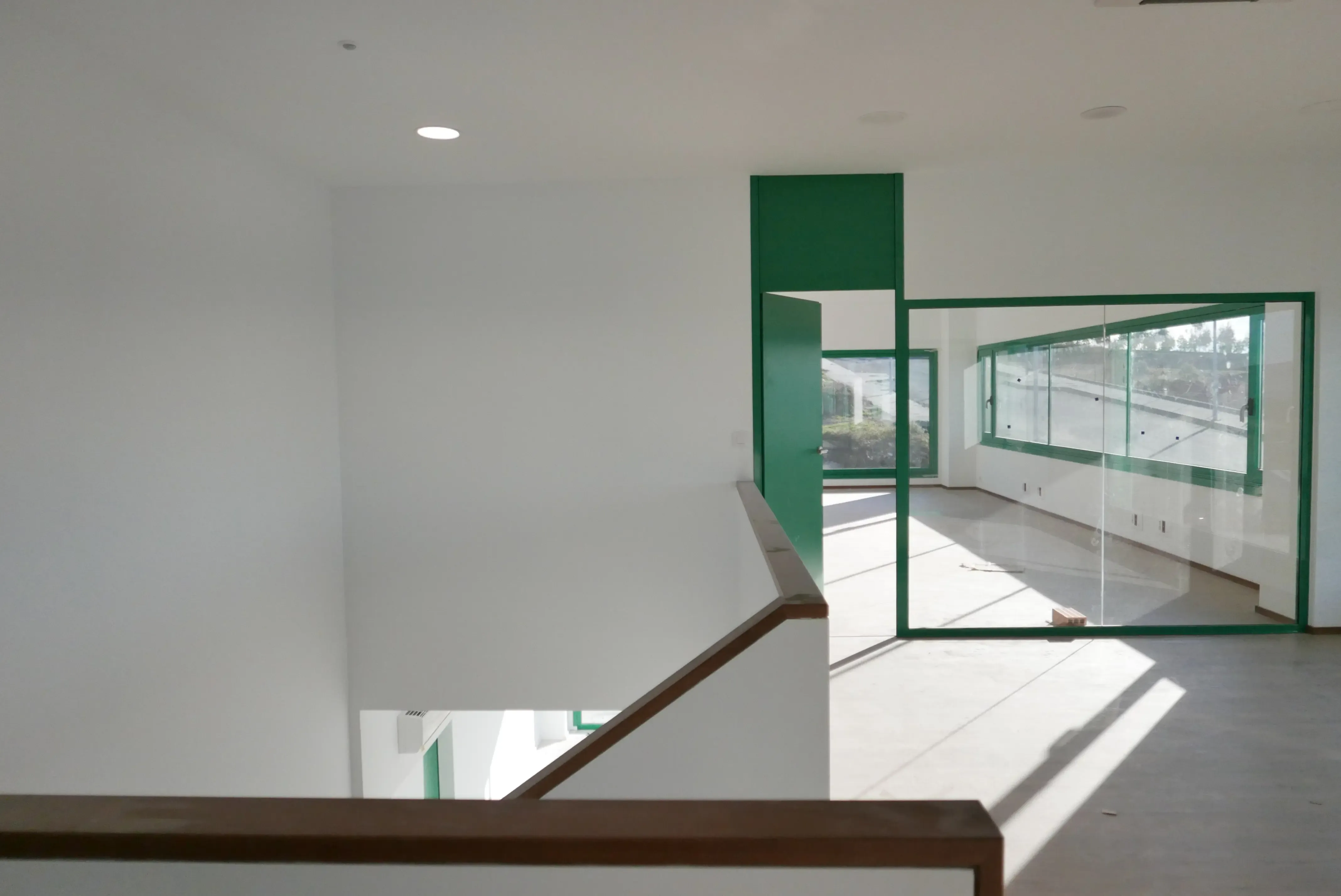 Oficinas y espacio comercial AVEGA